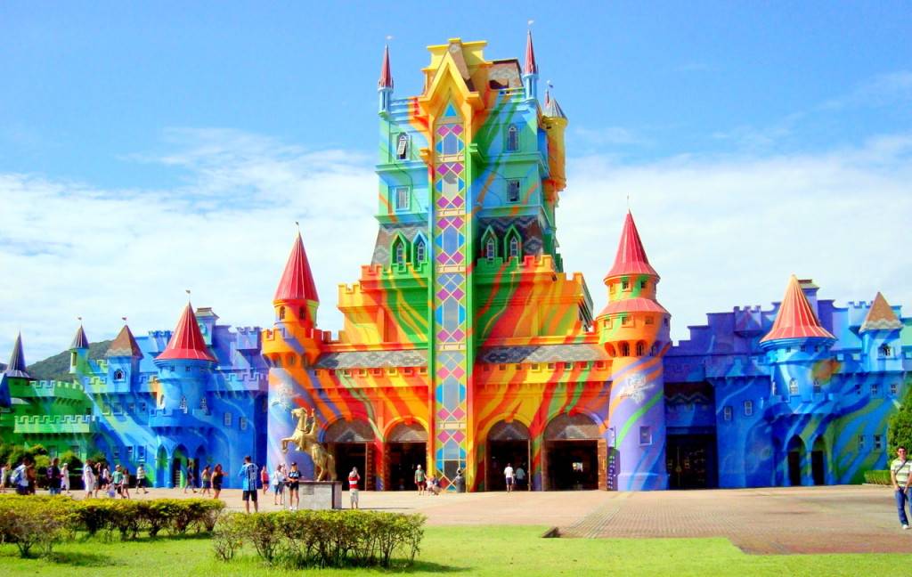 巴西的Beto Carrero World是拉丁美州最大的主題樂園，公園內除了有摩天輪等遊樂設施，更有水上世界、賽馬場等娛樂項目，不論成人或小童都會愛上！（圖片來源：conceitotur）