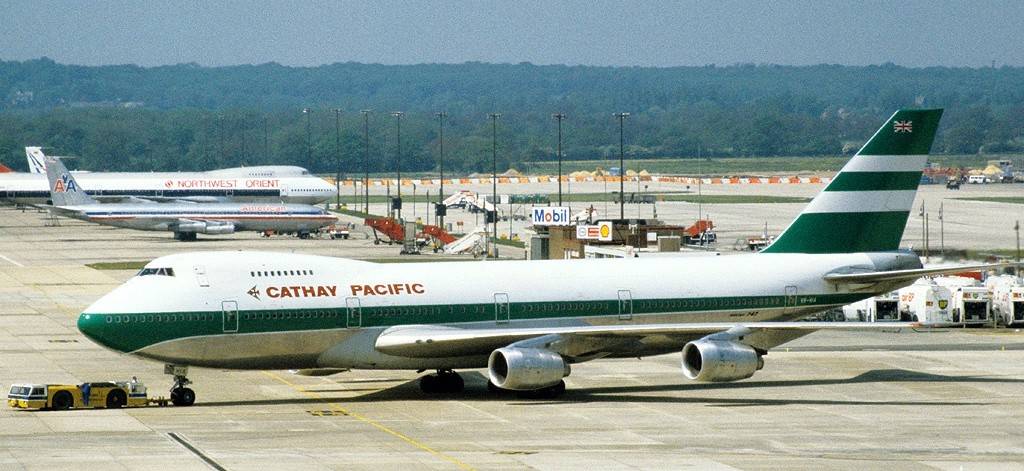 Cathay_Pacific_Boeing_747-200_Rees-1